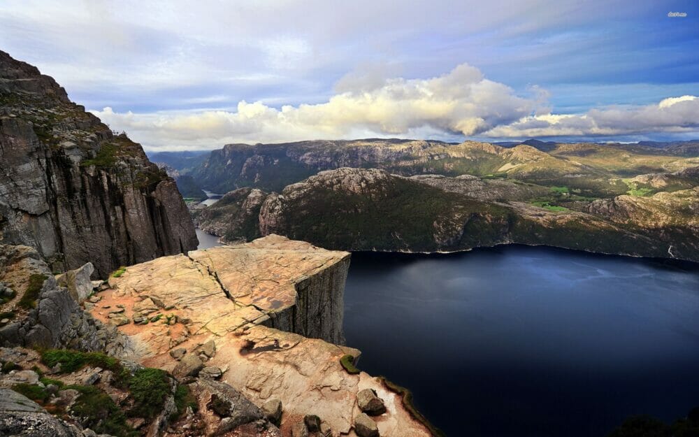 preikestolen-pulpit-rock-norway-europe-lysefjorden-fjord