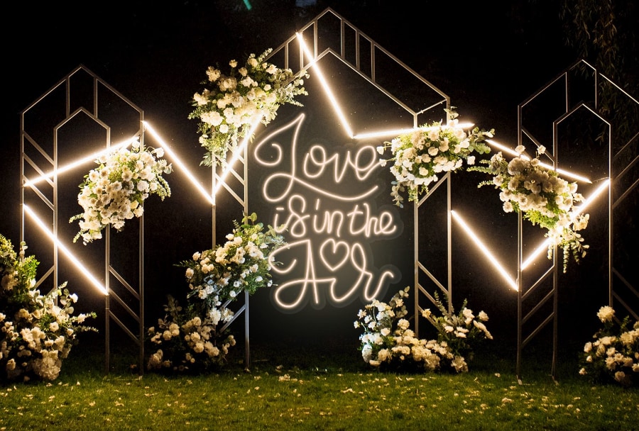 Cómo decorar tu boda con neones