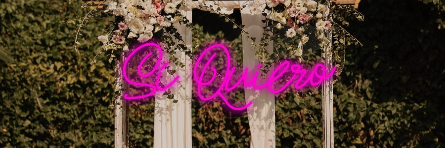 Frases comunes para decorar tu boda con neones